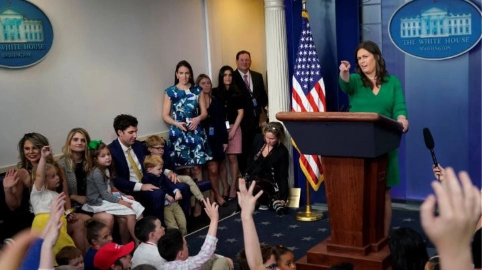 8χρονο «ταπώνει» τη «σιδηρά» εκπρόσωπο του Λευκού Οίκου με την πιο απλή ερώτηση (βίντεο)